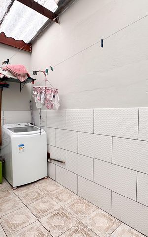 Casa à venda com 132m², 3 quartos e 4 vagas Casa à venda com 132m², 3 quartos e 4 vagasÁrea de Serviço