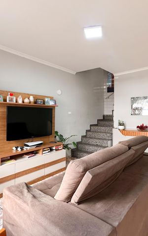 Casa à venda com 132m², 3 quartos e 4 vagas Casa à venda com 132m², 3 quartos e 4 vagasSala