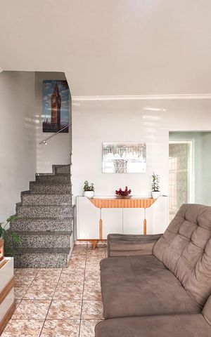 Casa à venda com 132m², 3 quartos e 4 vagas Casa à venda com 132m², 3 quartos e 4 vagasSala