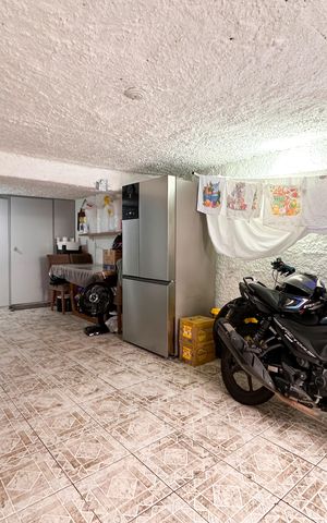 Casa à venda com 132m², 3 quartos e 4 vagas Casa à venda com 132m², 3 quartos e 4 vagasGaragem