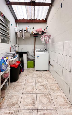 Casa à venda com 132m², 3 quartos e 4 vagas Casa à venda com 132m², 3 quartos e 4 vagasÁrea de Serviço