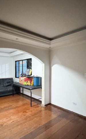 Casa para alugar com 210m², 4 quartos e 2 vagas Casa para alugar com 210m², 4 quartos e 2 vagasSala