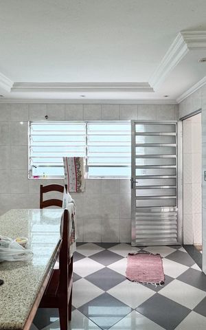Casa para alugar com 210m², 4 quartos e 2 vagas Casa para alugar com 210m², 4 quartos e 2 vagasCozinha