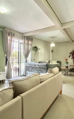 Casa para alugar com 144m², 3 quartos e 2 vagasSala