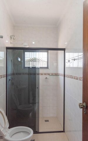 Casa à venda com 120m², 2 quartos e 5 vagas Casa à venda com 120m², 2 quartos e 5 vagasBanheiro social