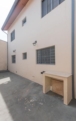 Casa à venda com 120m², 2 quartos e 5 vagas Casa à venda com 120m², 2 quartos e 5 vagasQuintal