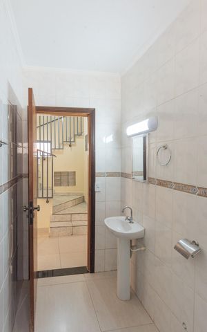 Casa à venda com 120m², 2 quartos e 5 vagas Casa à venda com 120m², 2 quartos e 5 vagasBanheiro social 2