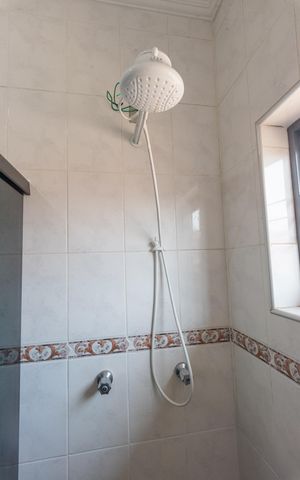 Casa à venda com 120m², 2 quartos e 5 vagas Casa à venda com 120m², 2 quartos e 5 vagasBanheiro social