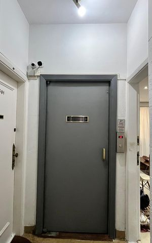 Apartamento à venda com 79m², 2 quartos e sem vaga Apartamento à venda com 79m², 2 quartos e sem vagaHall de entrada