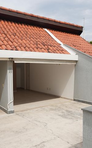 Casa de condomínio para alugar com 350m², 3 quartos e 5 vagasSacada