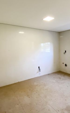 Casa de condomínio à venda com 350m², 4 quartos e 5 vagas Casa de condomínio à venda com 350m², 4 quartos e 5 vagasQuarto de Serviço