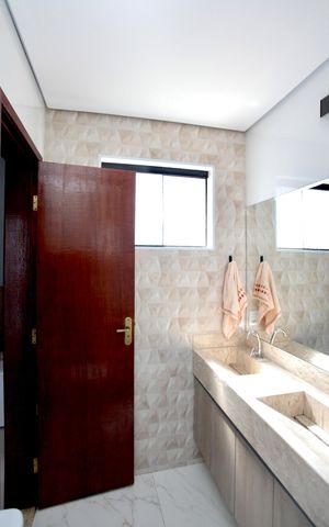 Casa à venda com 160m², 3 quartos e 2 vagas Casa à venda com 160m², 3 quartos e 2 vagasBanheiro da Suíte