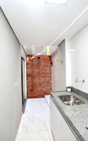 Casa à venda com 160m², 3 quartos e 2 vagas Casa à venda com 160m², 3 quartos e 2 vagasCozinha e Área de Serviço