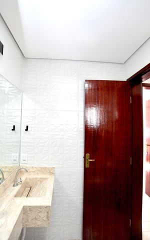 Casa à venda com 160m², 3 quartos e 2 vagas Casa à venda com 160m², 3 quartos e 2 vagasBanheiro Social