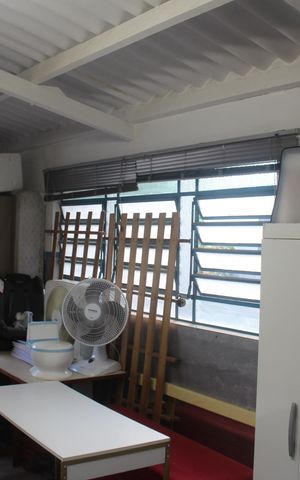Casa à venda com 400m², 2 quartos e 6 vagasEscritório