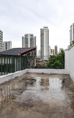 Casa à venda com 226m², 3 quartos e 2 vagasVaranda do quarto 3