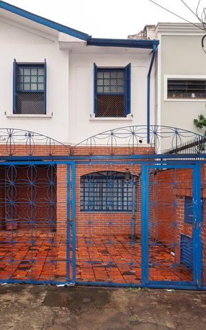 Casa à venda com 226m², 3 quartos e 2 vagasFachada