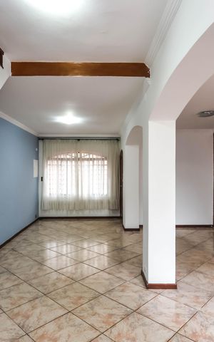 Casa à venda com 226m², 3 quartos e 2 vagasSala