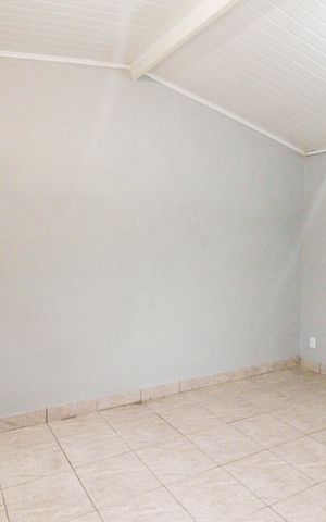 Casa para alugar com 130m², 2 quartos e 4 vagas Casa para alugar com 130m², 2 quartos e 4 vagasSuíte