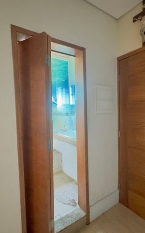 Casa à venda com 280m², 5 quartos e 2 vagas Casa à venda com 280m², 5 quartos e 2 vagasCloset