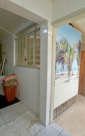 Casa à venda com 280m², 5 quartos e 2 vagas Casa à venda com 280m², 5 quartos e 2 vagasÁrea de Serviço