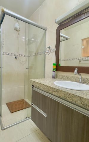 Casa à venda com 280m², 5 quartos e 2 vagas Casa à venda com 280m², 5 quartos e 2 vagasBanheiro 1