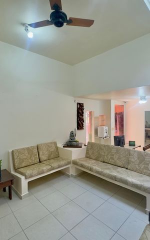 Casa à venda com 280m², 5 quartos e 2 vagas Casa à venda com 280m², 5 quartos e 2 vagasSala