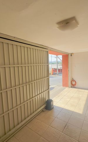 Casa à venda com 280m², 5 quartos e 2 vagas Casa à venda com 280m², 5 quartos e 2 vagasGaragem