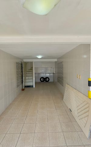 Casa à venda com 280m², 5 quartos e 2 vagas Casa à venda com 280m², 5 quartos e 2 vagasGaragem