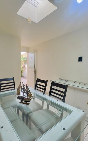 Casa à venda com 280m², 5 quartos e 2 vagas Casa à venda com 280m², 5 quartos e 2 vagasCopa
