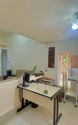 Casa à venda com 280m², 5 quartos e 2 vagas Casa à venda com 280m², 5 quartos e 2 vagasSala