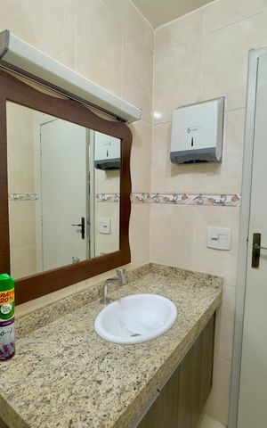 Casa à venda com 280m², 5 quartos e 2 vagas Casa à venda com 280m², 5 quartos e 2 vagasBanheiro 1