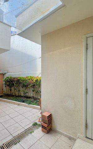 Casa à venda com 280m², 5 quartos e 2 vagas Casa à venda com 280m², 5 quartos e 2 vagasQuintal
