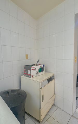 Casa à venda com 280m², 5 quartos e 2 vagas Casa à venda com 280m², 5 quartos e 2 vagasÁrea de Serviço