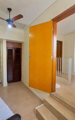 Casa à venda com 280m², 5 quartos e 2 vagas Casa à venda com 280m², 5 quartos e 2 vagasCloset