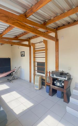 Casa à venda com 280m², 5 quartos e 2 vagas Casa à venda com 280m², 5 quartos e 2 vagasSacada 2
