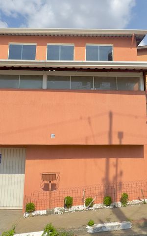 Casa à venda com 280m², 5 quartos e 2 vagas Casa à venda com 280m², 5 quartos e 2 vagasPlaca instalada na fachada do imóvel