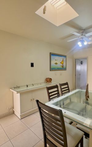 Casa à venda com 280m², 5 quartos e 2 vagas Casa à venda com 280m², 5 quartos e 2 vagasCopa