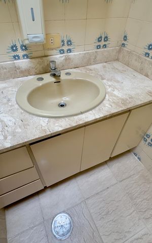Casa à venda com 280m², 5 quartos e 2 vagas Casa à venda com 280m², 5 quartos e 2 vagasBanheiro 2