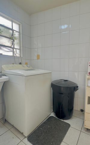 Casa à venda com 280m², 5 quartos e 2 vagas Casa à venda com 280m², 5 quartos e 2 vagasÁrea de Serviço