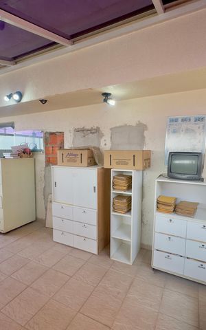 Casa à venda com 280m², 5 quartos e 2 vagas Casa à venda com 280m², 5 quartos e 2 vagasSacada 1