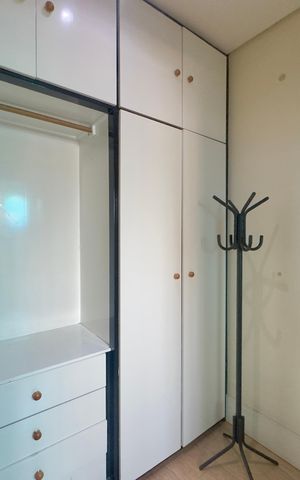 Casa à venda com 280m², 5 quartos e 2 vagas Casa à venda com 280m², 5 quartos e 2 vagasCloset