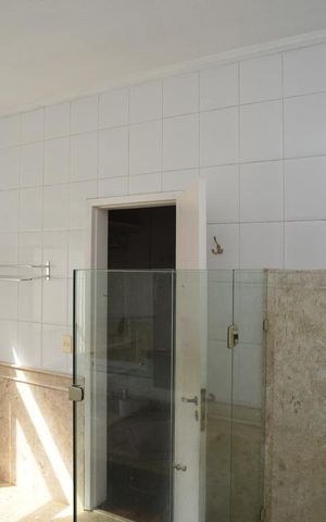 Casa à venda com 366m², 5 quartos e 5 vagasBanheiro Suíte Principal