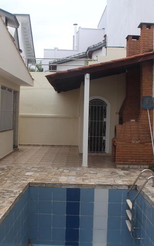 Casa para alugar com 180m², 3 quartos e 5 vagasQuintal