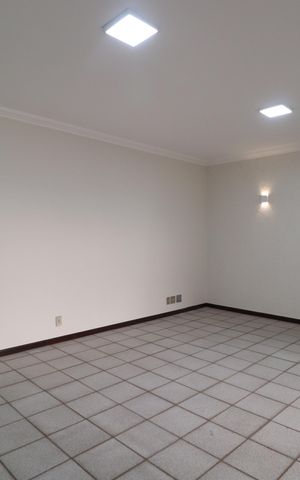 Casa para alugar com 216m², 4 quartos e 2 vagasSala