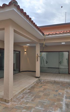 Casa para alugar com 216m², 4 quartos e 2 vagasVaranda