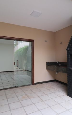 Casa para alugar com 216m², 4 quartos e 2 vagasVaranda