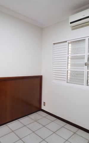 Casa para alugar com 216m², 4 quartos e 2 vagasQuarto 2