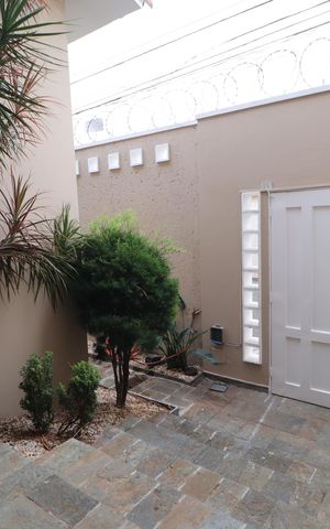 Casa para alugar com 216m², 4 quartos e 2 vagasHall de entrada