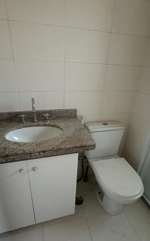 Apartamento à venda com 107m², 3 quartos e 2 vagas Apartamento à venda com 107m², 3 quartos e 2 vagasBanheiro da Suíte
